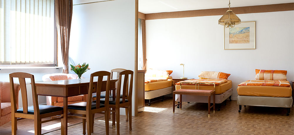 Apartment für bis zu 6 Personen mit Esstisch und Einzelbetten