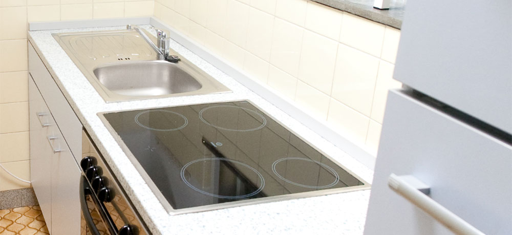 Küche mit Induktionskochfeld